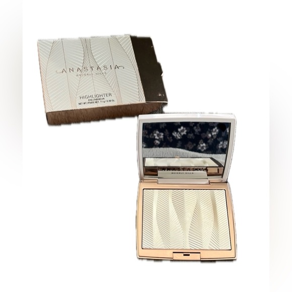 Anastasia Beverly Hills Ultra-Smooth, Radiant Highlighter, NIB - Picture 2 of 4